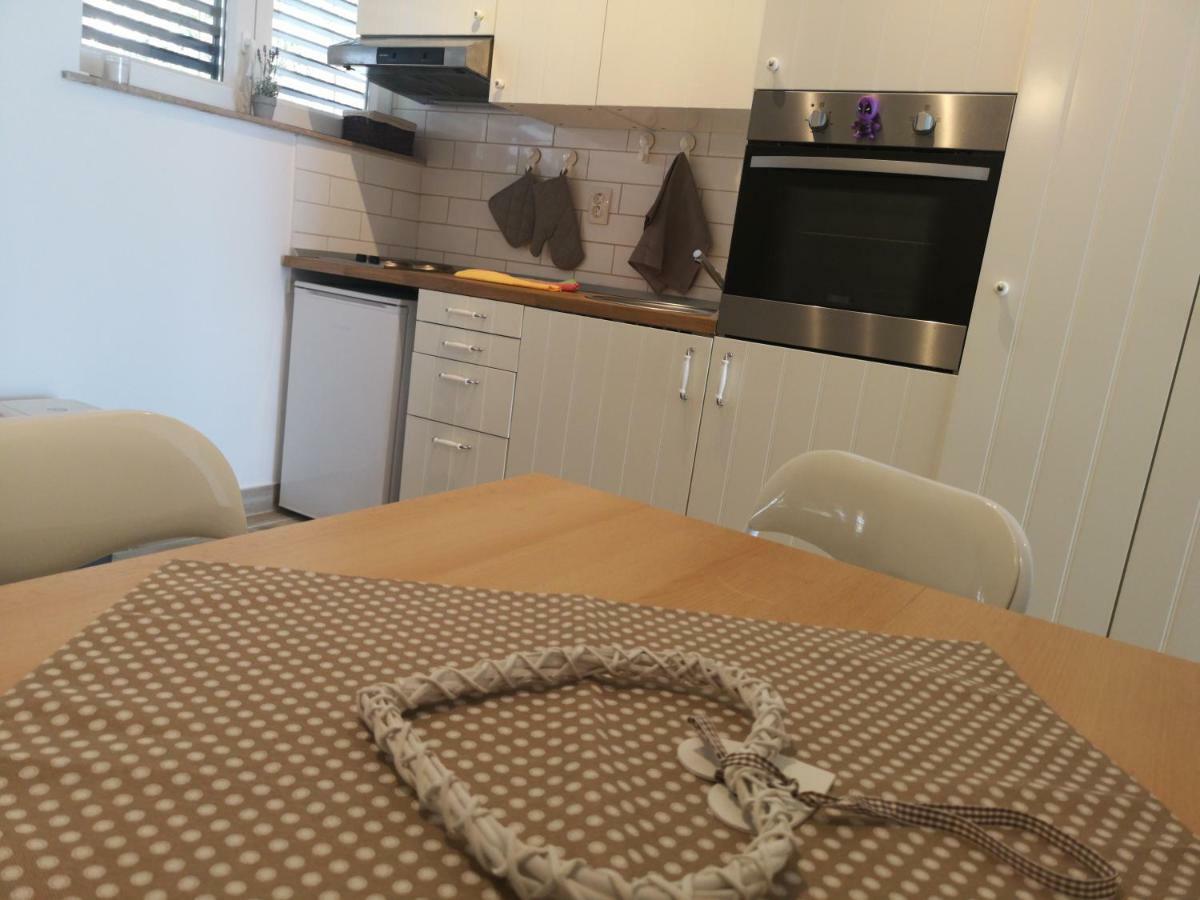 Apartman Studio Kod Ujevica Baška Voda Esterno foto